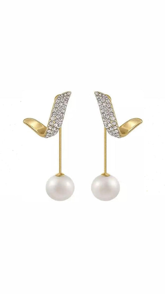 Hanging Pearl Winter Earring