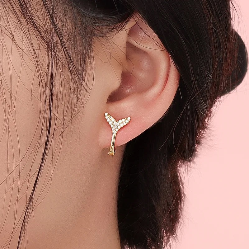 Single Fish Tail Lobe Ear Piercing