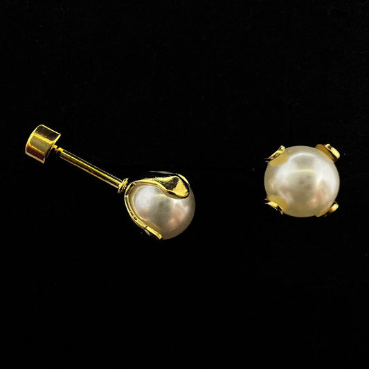Hand Hold Pearl Winter Earring