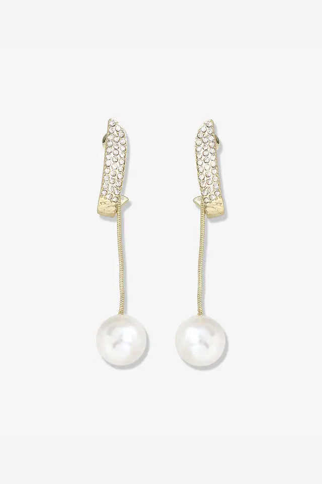 Hanging Pearl Winter Earring