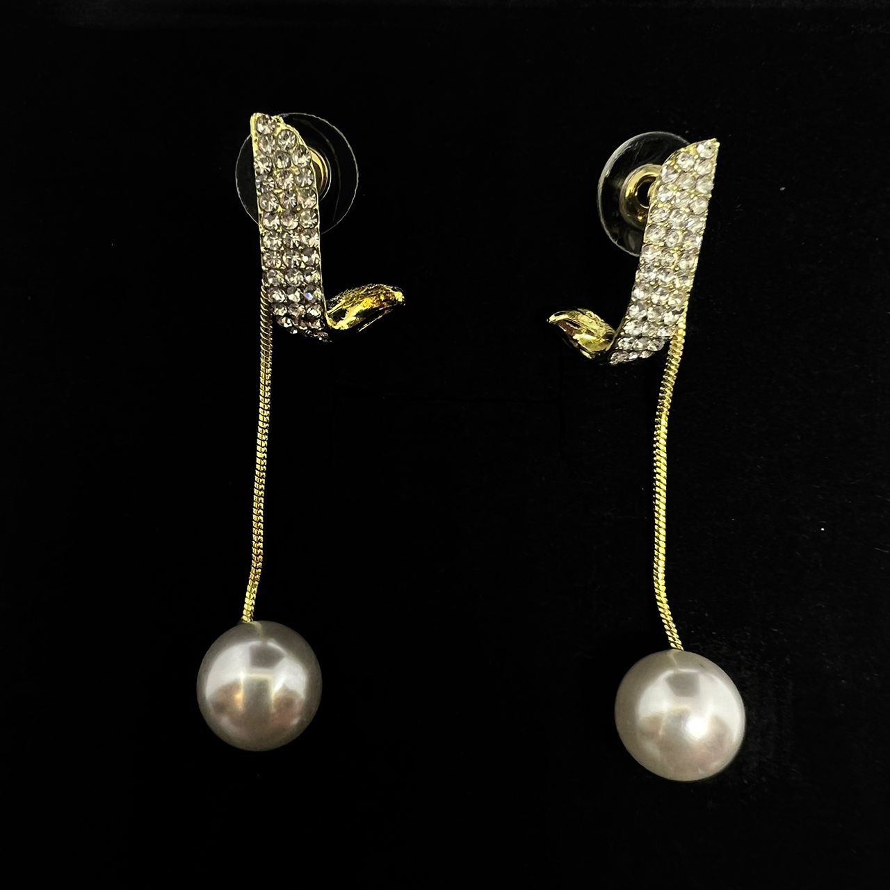 Hanging Pearl Winter Earring